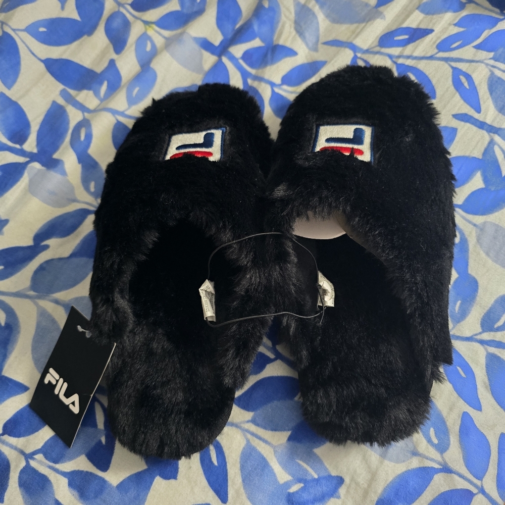 Fila Unisex Black Fuzzy Slippers Size Small
